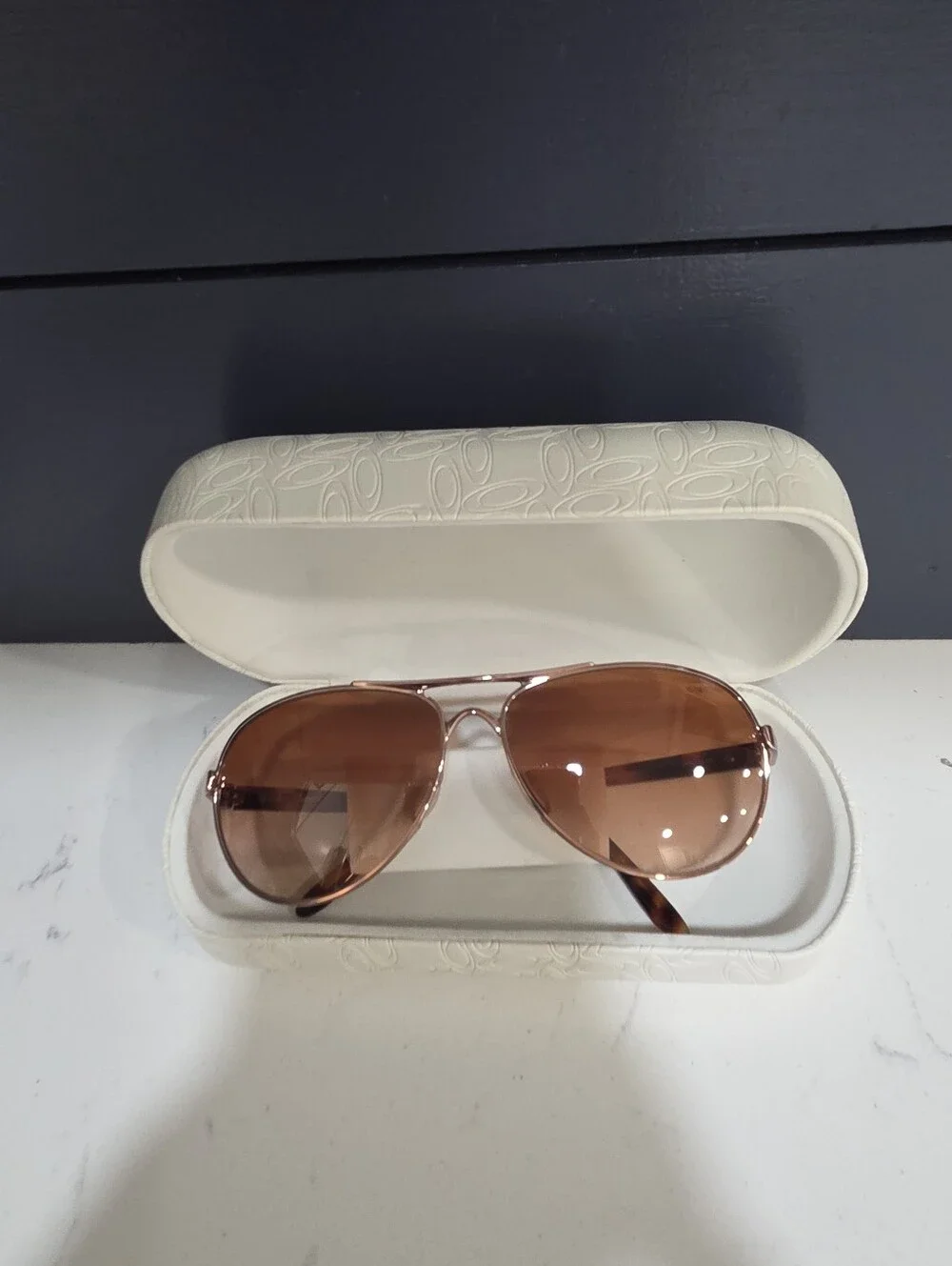 Oakley Feedback Rose Gold Pilot Sunglasses Brown Gradient Lenses 004079-01 -Case